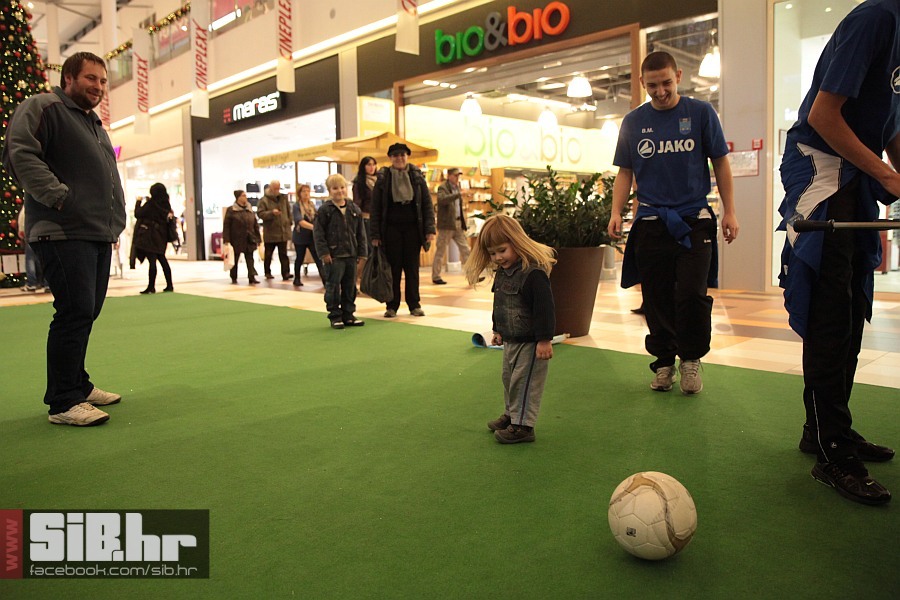 juniori_nkos_u_avenuemallu_2812 juniori_nkos_u_avenuemallu_2812