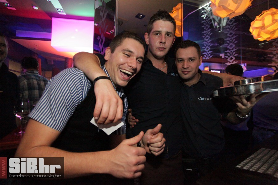 playboy_party_lotus_20102012_si