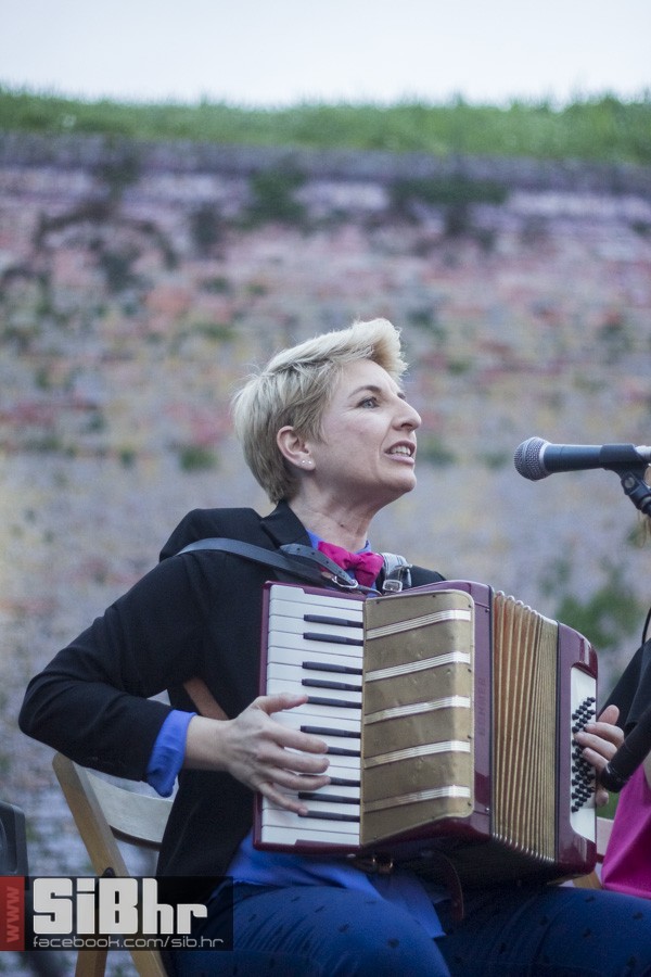 transgeneracijski_party_tvrdja_