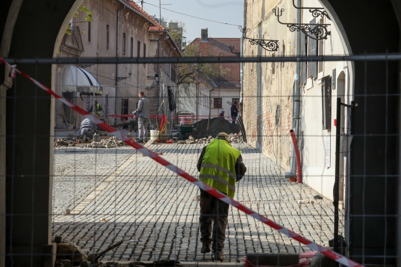 U tijeku radovi na rekonstrukciji Tvrđe, od danas zabranjen promet za automobile