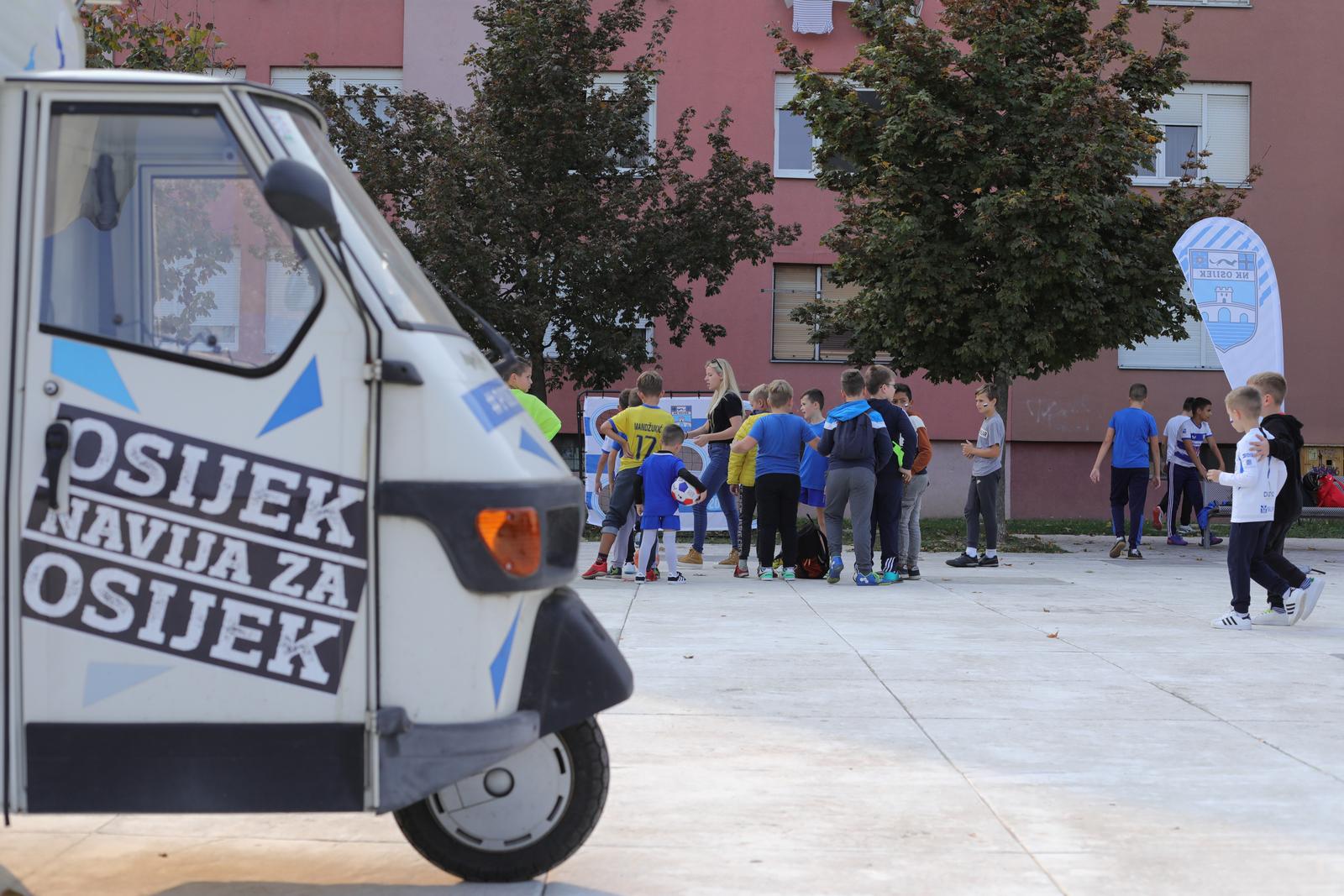 Bijelo-plavi korner Jug 2 Bijelo-plavi korner Jug 2