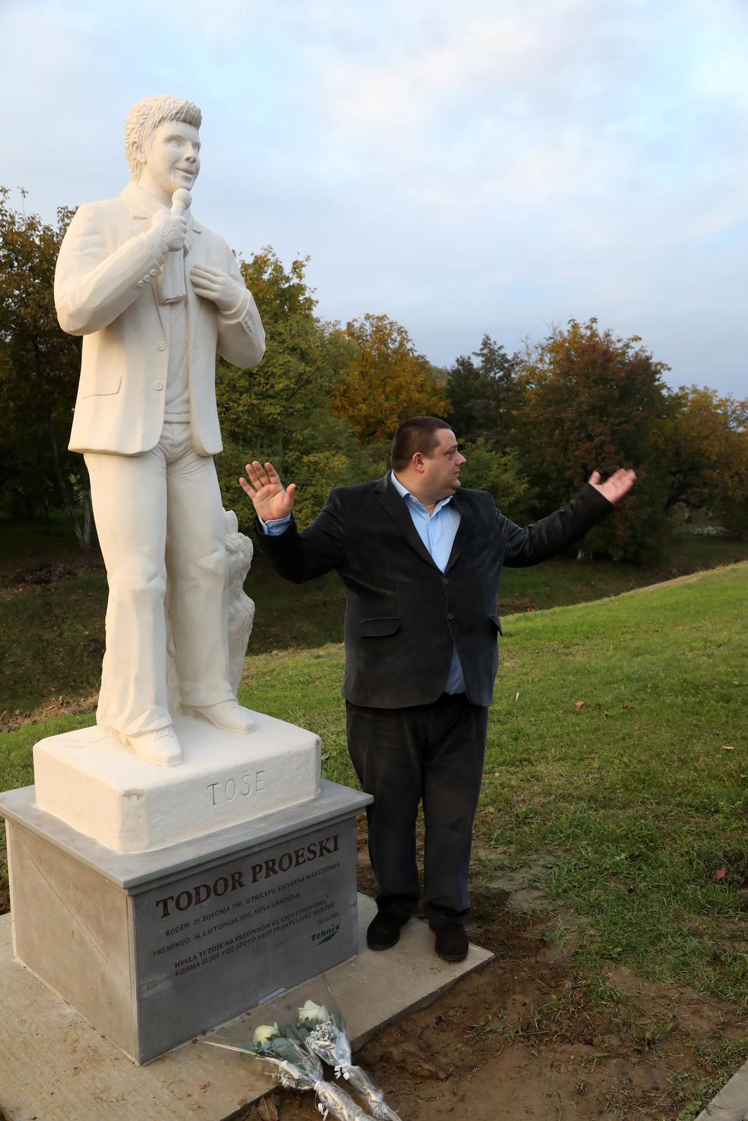 Spomenik Toši Proeskom u Novoj Gradišci