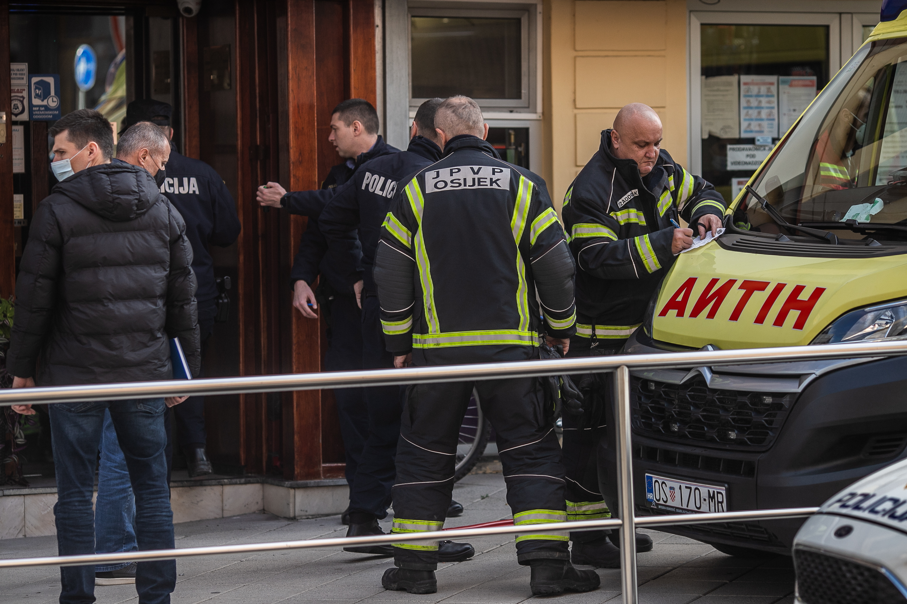 Pljačka zlatarnice na Trgu Ante Starčevića