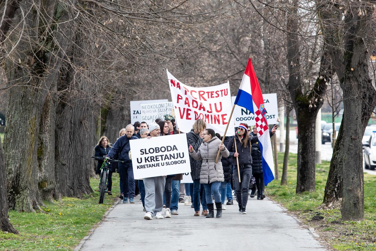 Kroz Osijek prošla povorka slobode – povorka protiv ograničavanja zbog koronavirusa