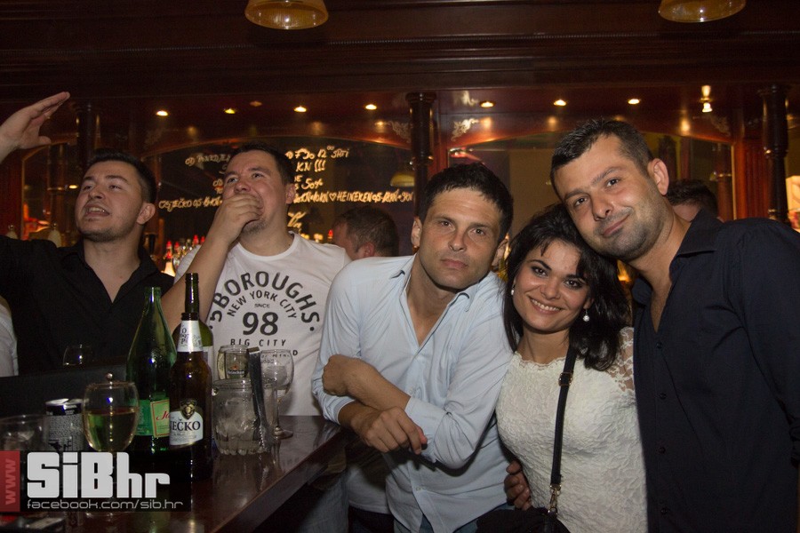 old_bridge_pub_11