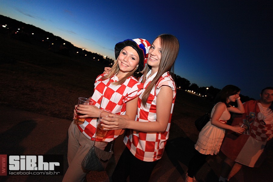 dc_party_14062012_sibhr_by_mban