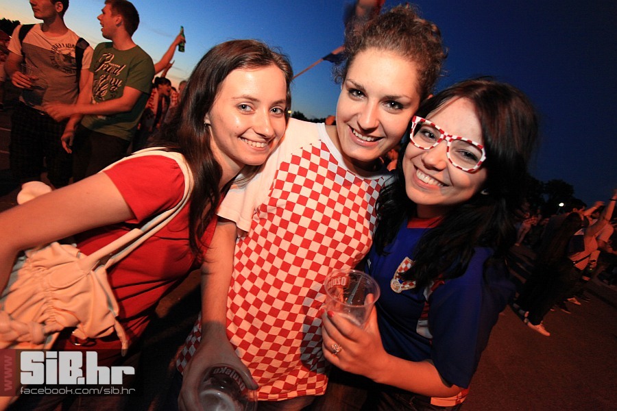dc_party_14062012_sibhr_by_mban