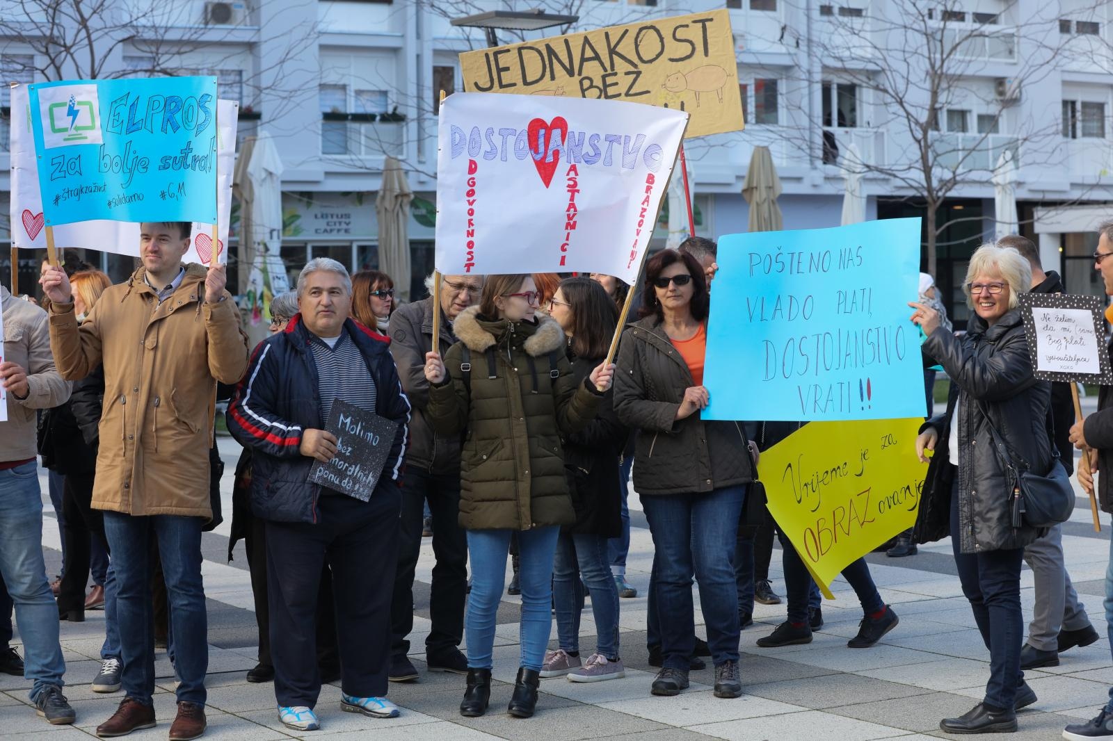 Osječani pružili podršku prosvjetarima