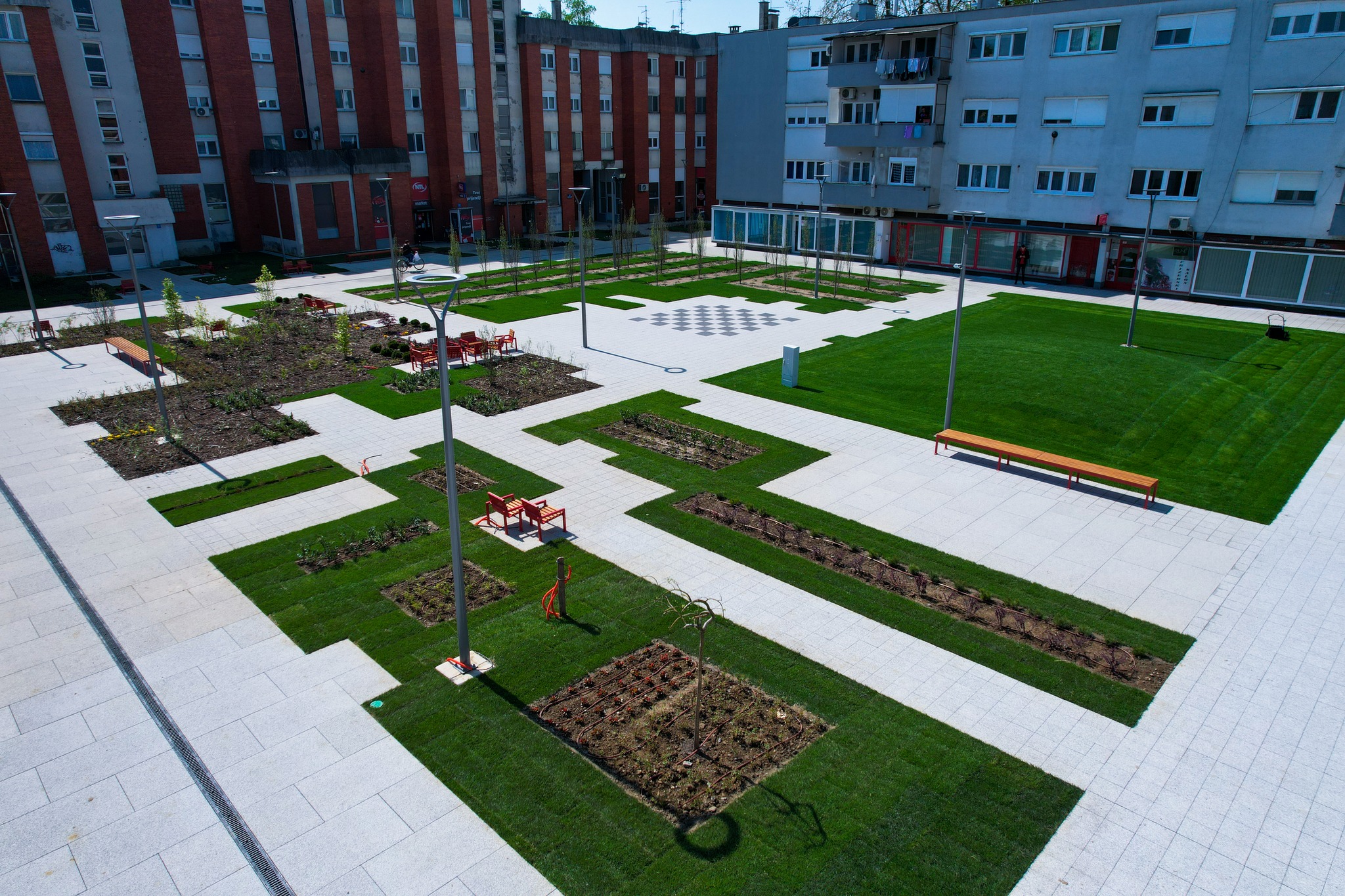 Novi trg u Belišću, travanj 2024. Novi trg u Belišću, travanj 2024.