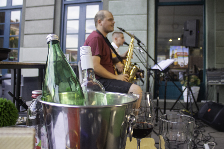 Juraj Padovan i prijatelji zasvirali na terasi ’22-ojke’