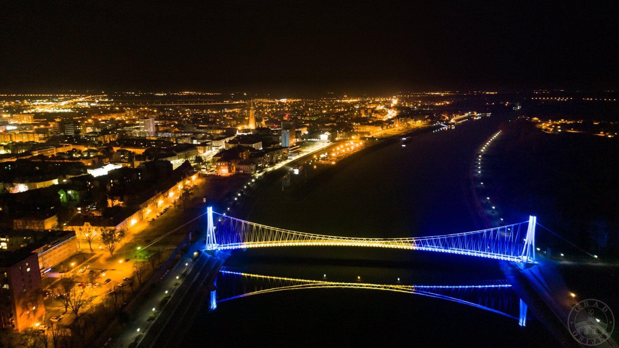Osječani obojali simbol grada i pružili moralnu podršku Europi i svijetu