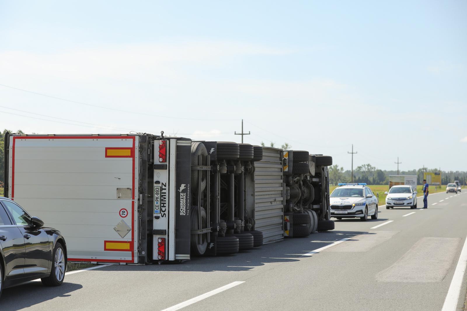 Zatvorena D55 između Vinkovaca i Gradišta Zatvorena D55 između Vinkovaca i Gradišta