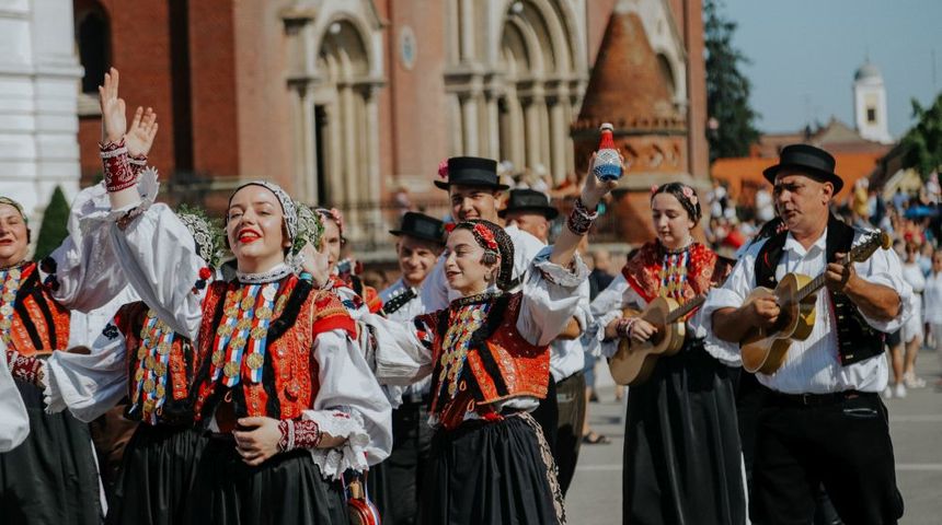 povorka đakovački vezovi povorka đakovački vezovi