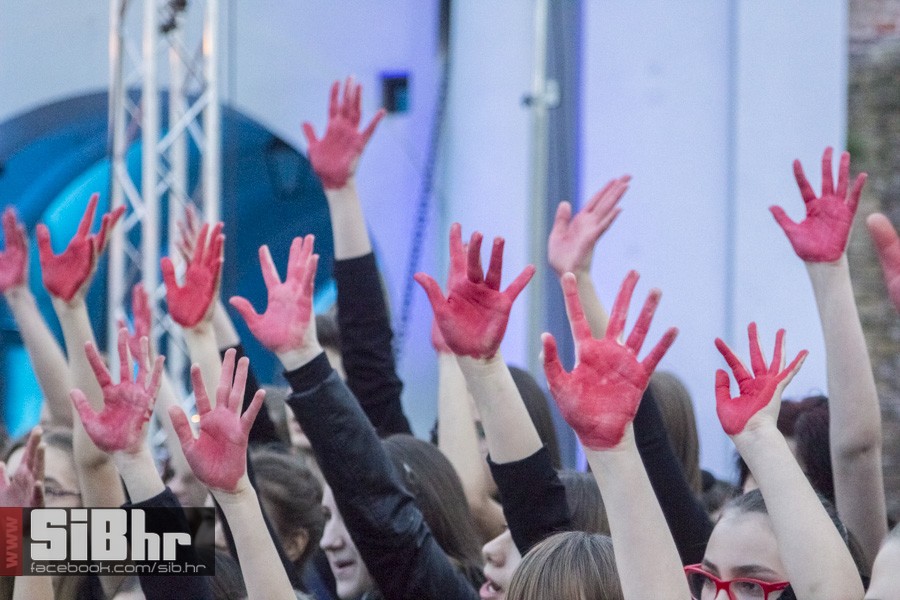 transgeneracijski_party_tvrdja_