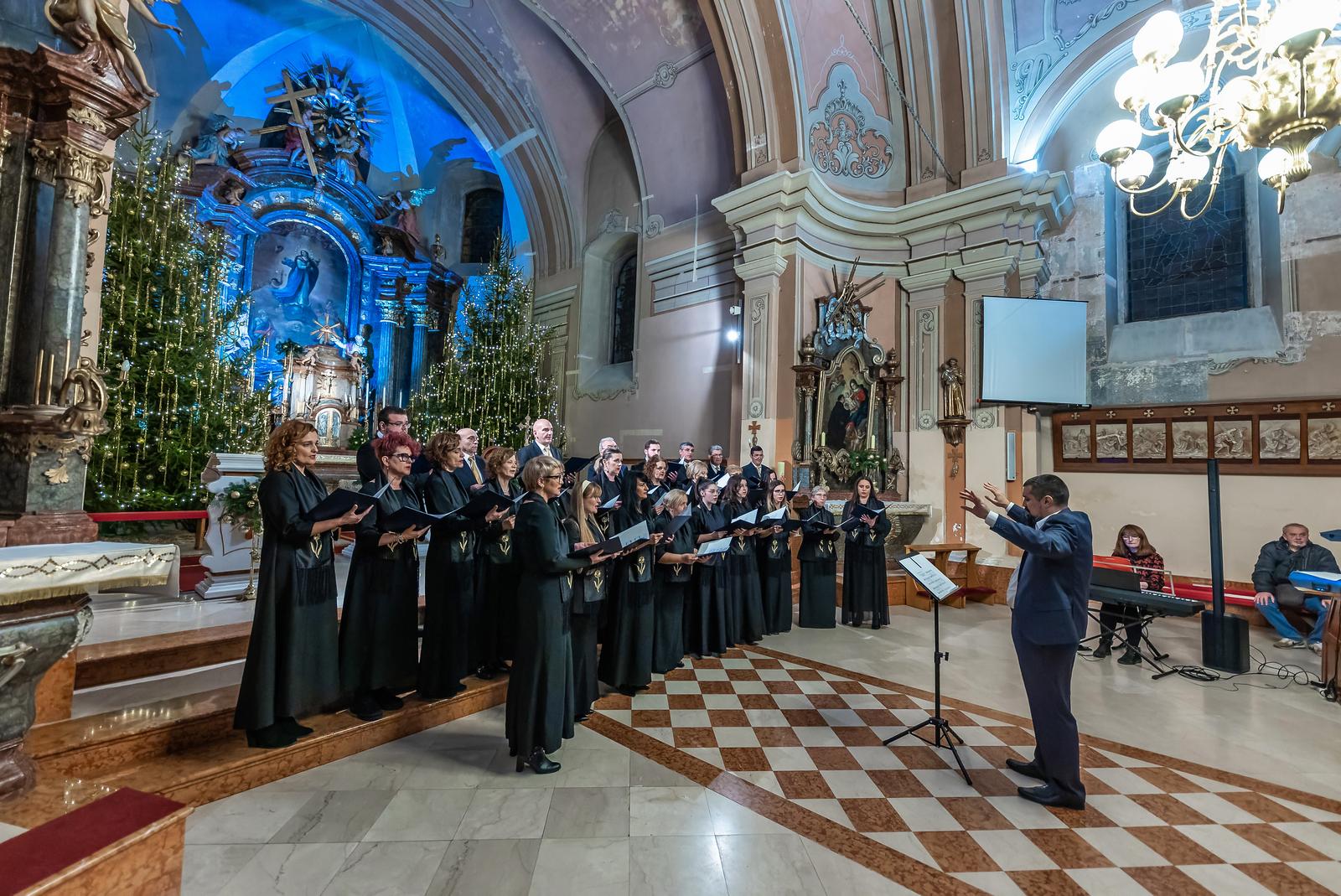 Božićni koncert zbora mladih Preslavnoga Imena Marijina 2024. Božićni koncert zbora mladih Preslavnoga Imena Marijina 2024.