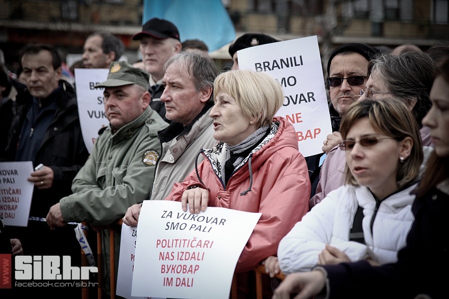 vukovar_prosvjed_protiv_cirilic