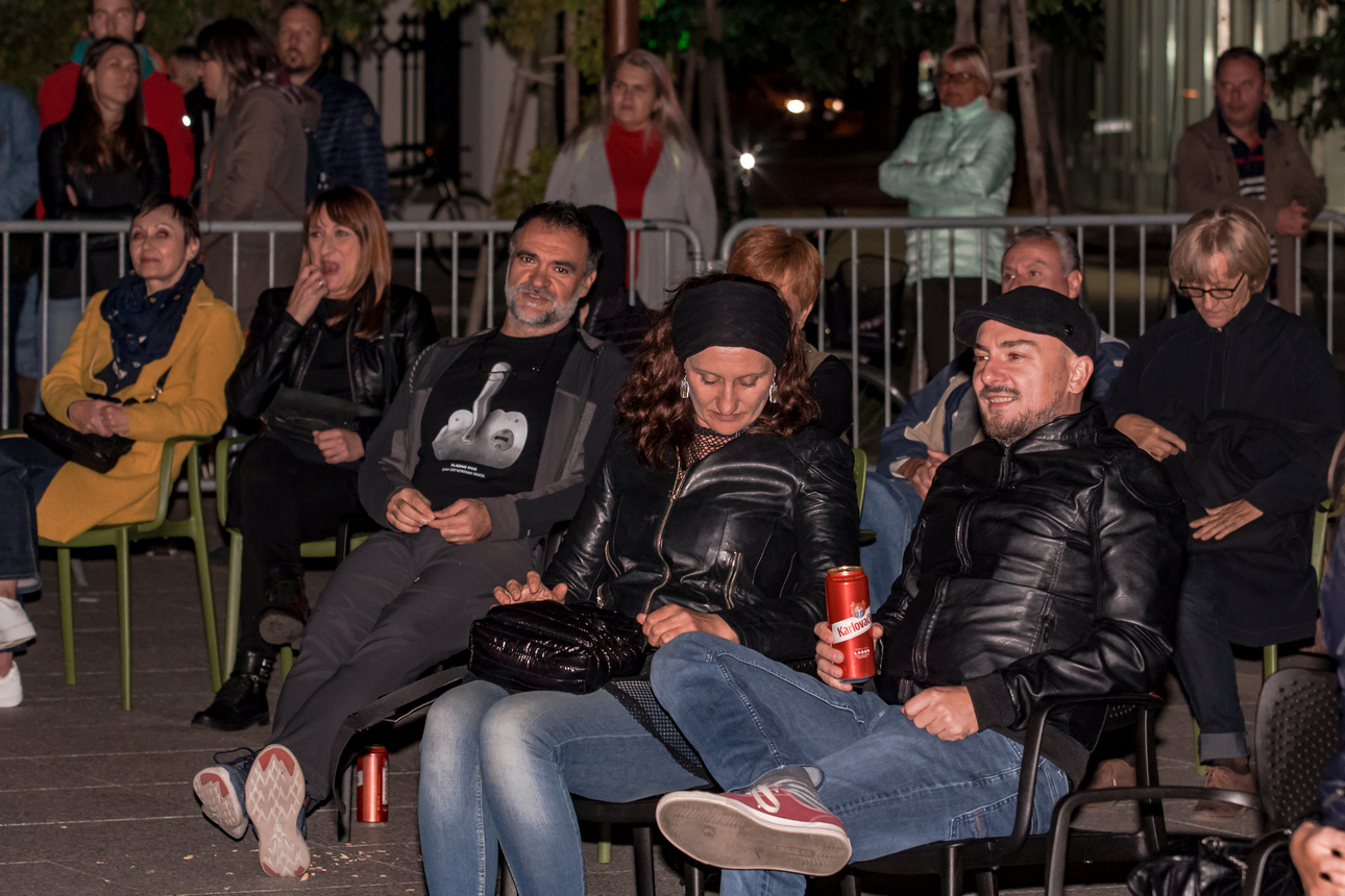Uređivanje galerije: Mile Kekin trio rasplesao Osječane u Novoj rupi