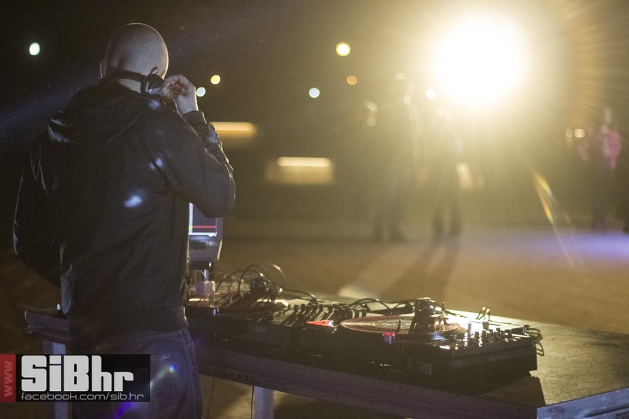 transgeneracijski_party_tvrdja_