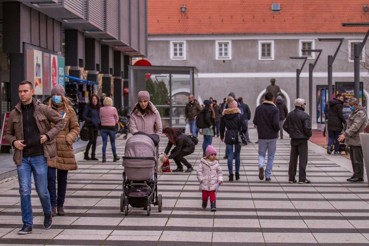 Osječani ispijali kavu s nogu
