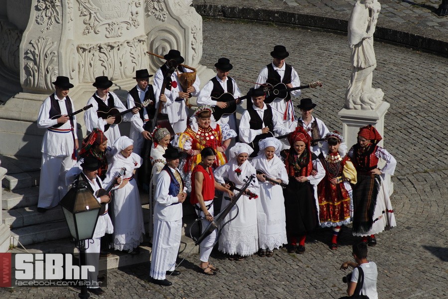 ana_rucner_Drmes_spot_SiBhr_15
