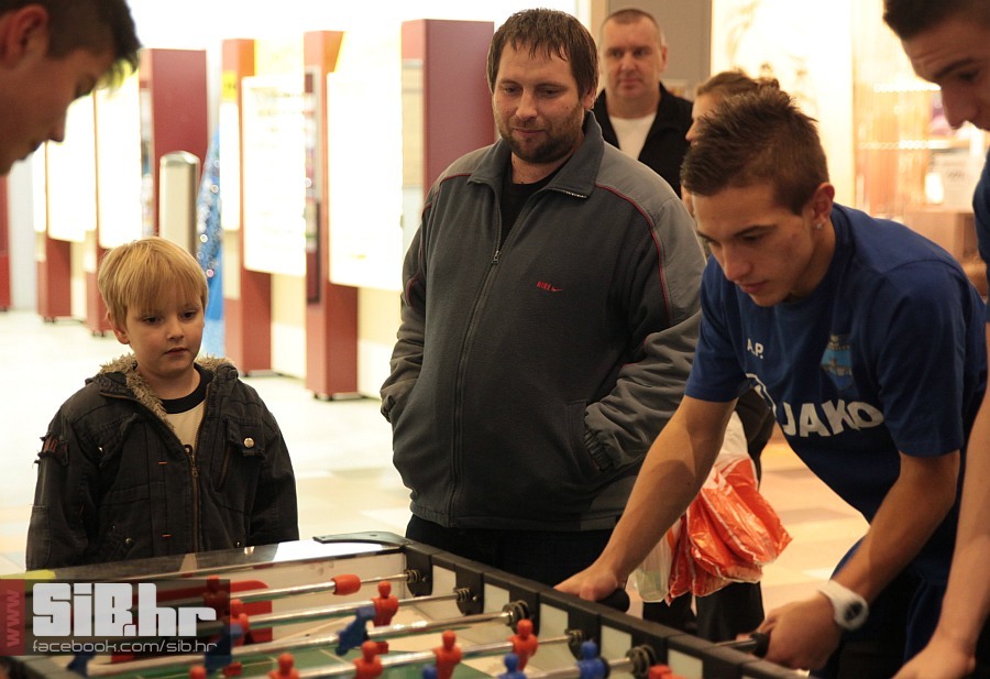 juniori_nkos_u_avenuemallu_2812 juniori_nkos_u_avenuemallu_2812