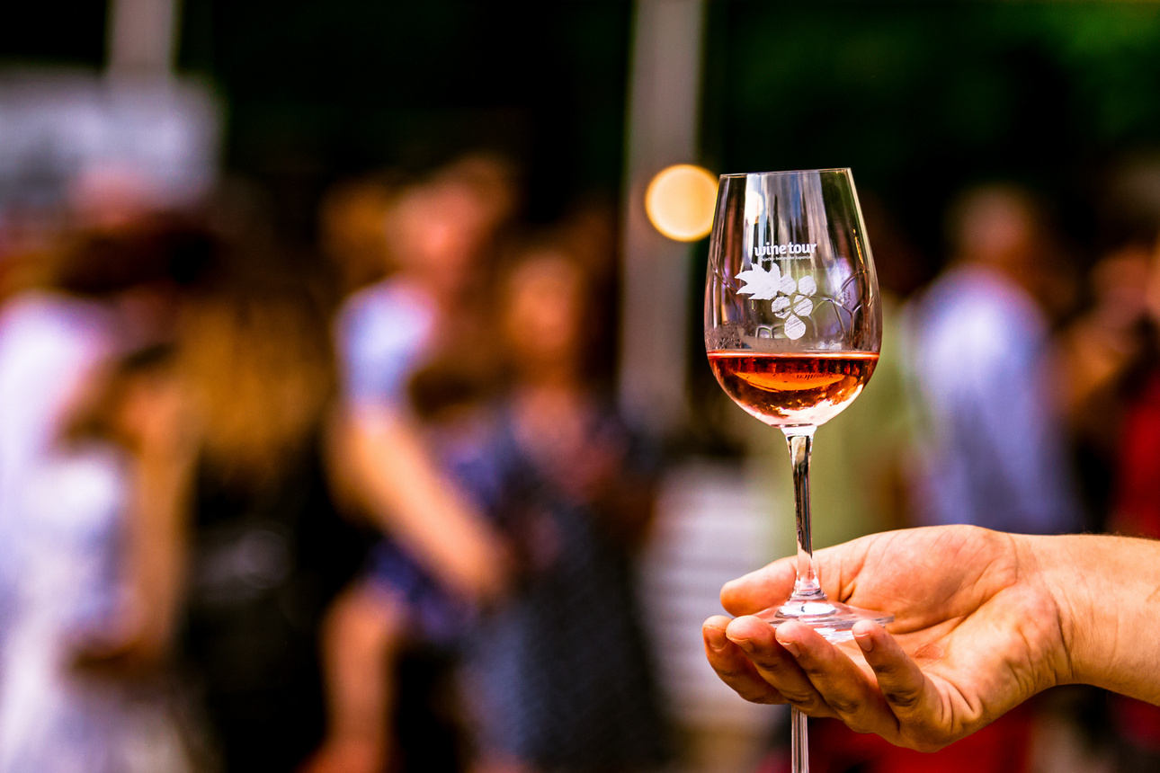 Večer vina i umjetnosti u Osijeku Večer vina i umjetnosti u Osijeku