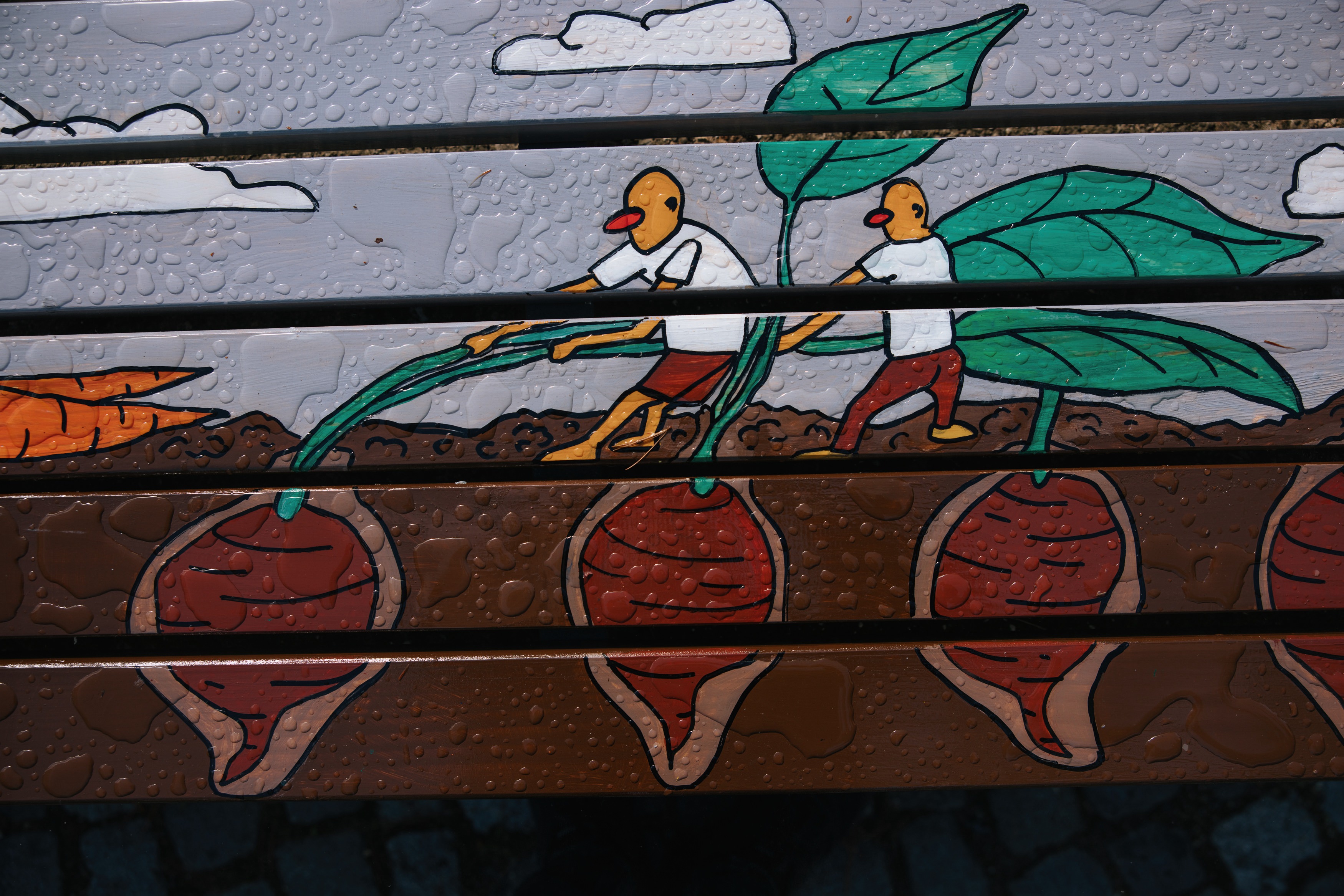 Oslikane klupe u osječkom parku Oslikane klupe u osječkom parku