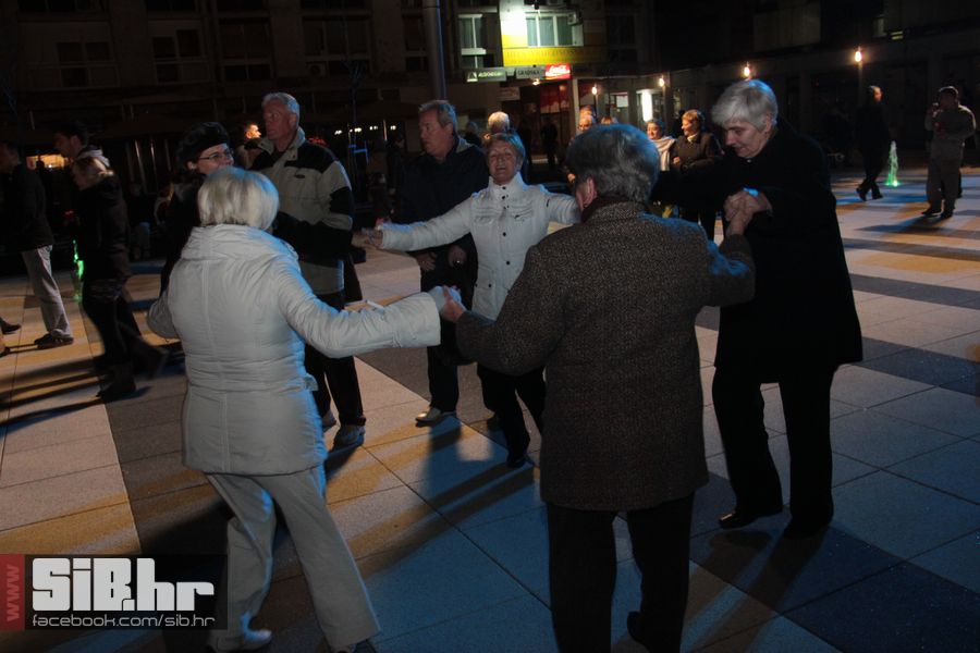 SvecanoOtvorenTrgSlobode_SiBhr_