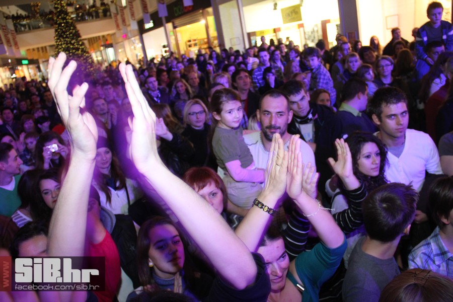 Colonia_AvenueMall_SiBhr_18 Colonia_AvenueMall_SiBhr_18