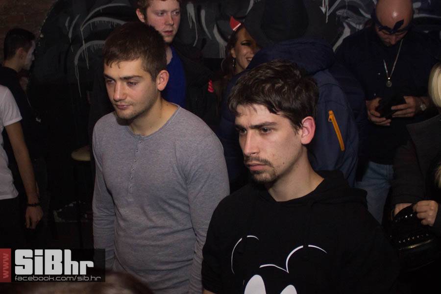 exit_halloween_10