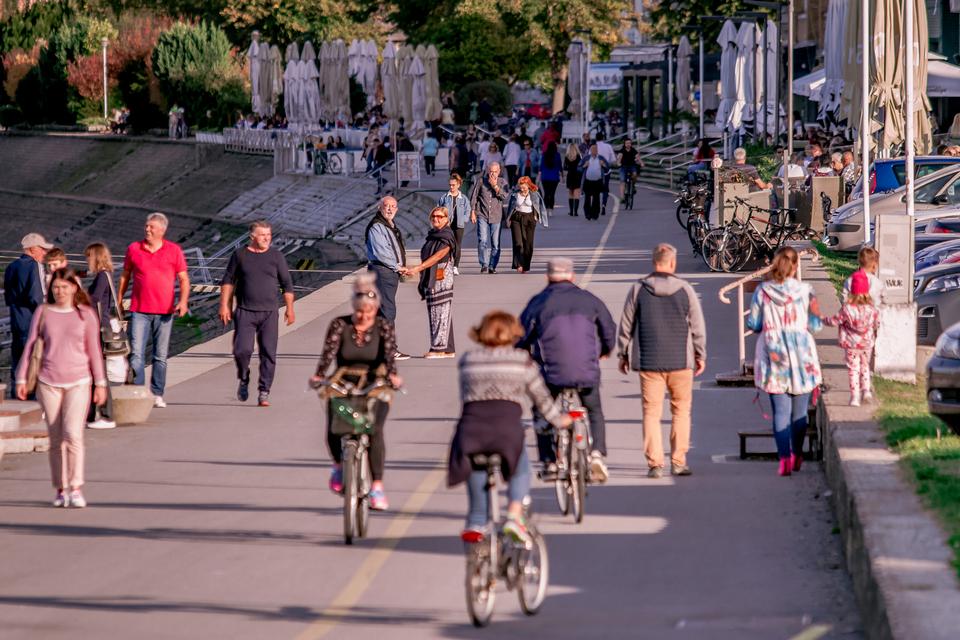 Legice i lege u nedjeljnoj šetnji Legice i lege u nedjeljnoj šetnji