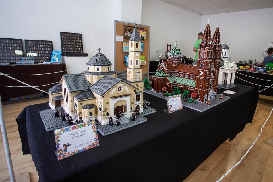 Pogledajte đakovačku katedrali izgrađenu od 15 tisuća lego kockica