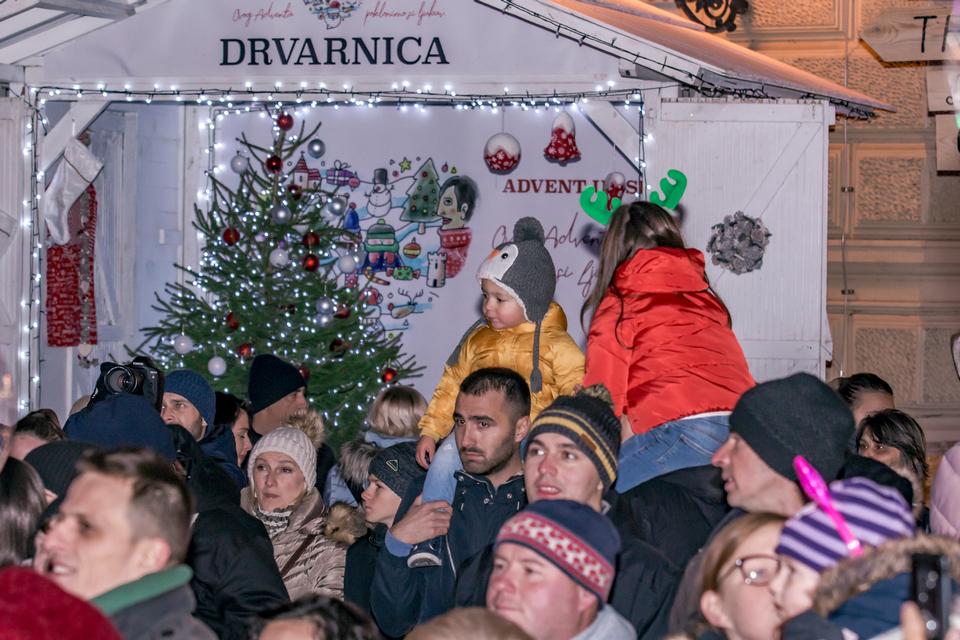 Mia Dimšić rasplesale svoje Osječane na Adventu u Tvrđi