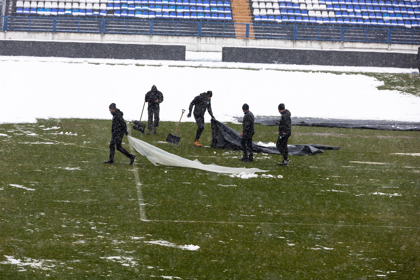 Navijači čiste Gradski vrt od snijega, veljača 2023.