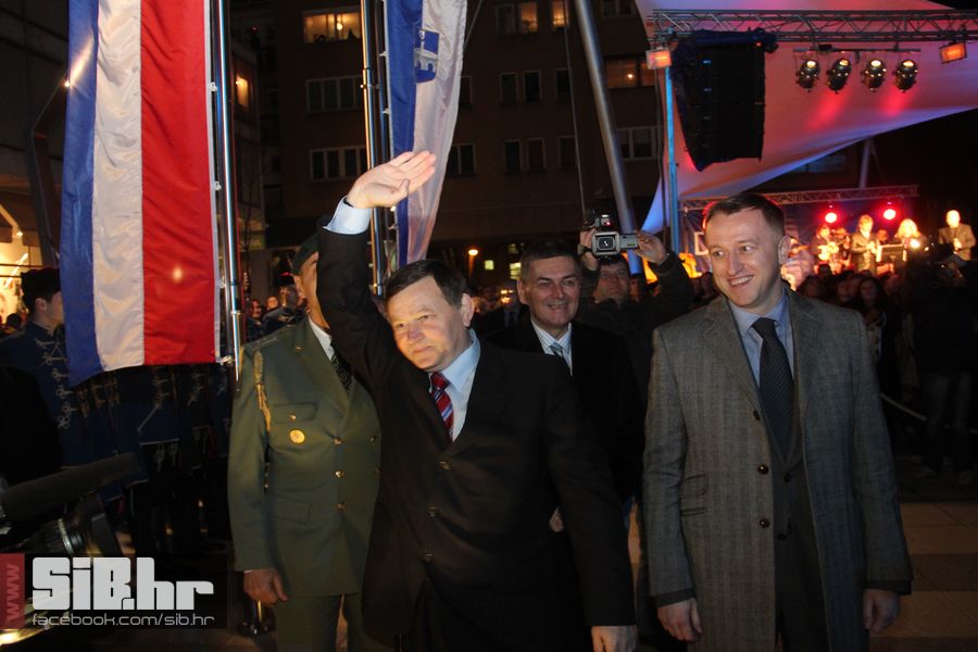 SvecanoOtvorenTrgSlobode_SiBhr_