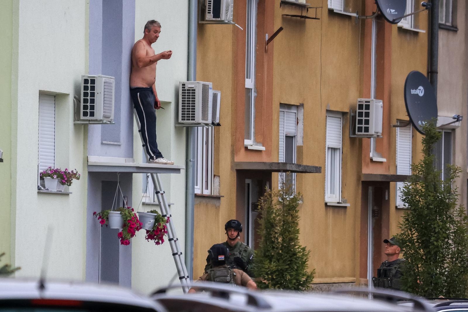 Talačka kriza u Krapinskom naselju