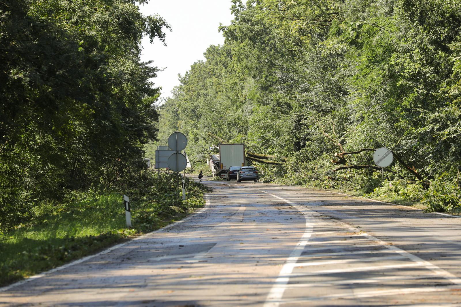Zatvorena D55 između Vinkovaca i Gradišta Zatvorena D55 između Vinkovaca i Gradišta