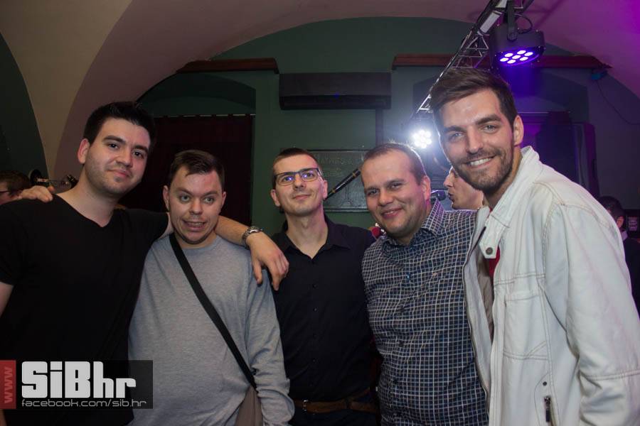 fort_pub_12