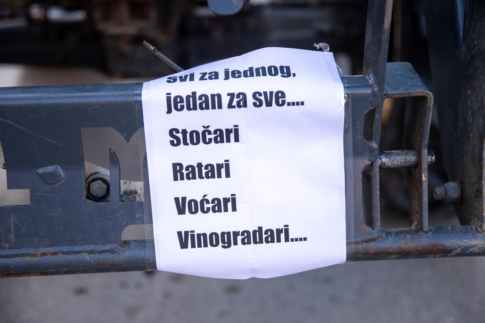 Prosvjed svinjgojaca u Vinkovcima