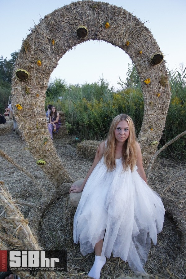 slama_dan_drugi_SiBhr_98 slama_dan_drugi_SiBhr_98