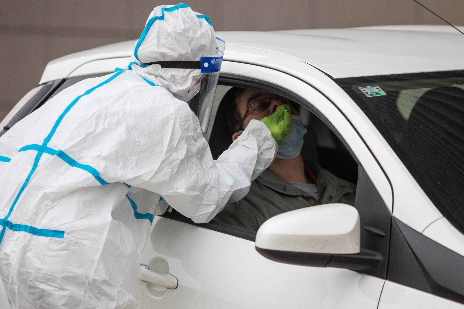 Drive-in testiranje na koronavirus u Osijeku