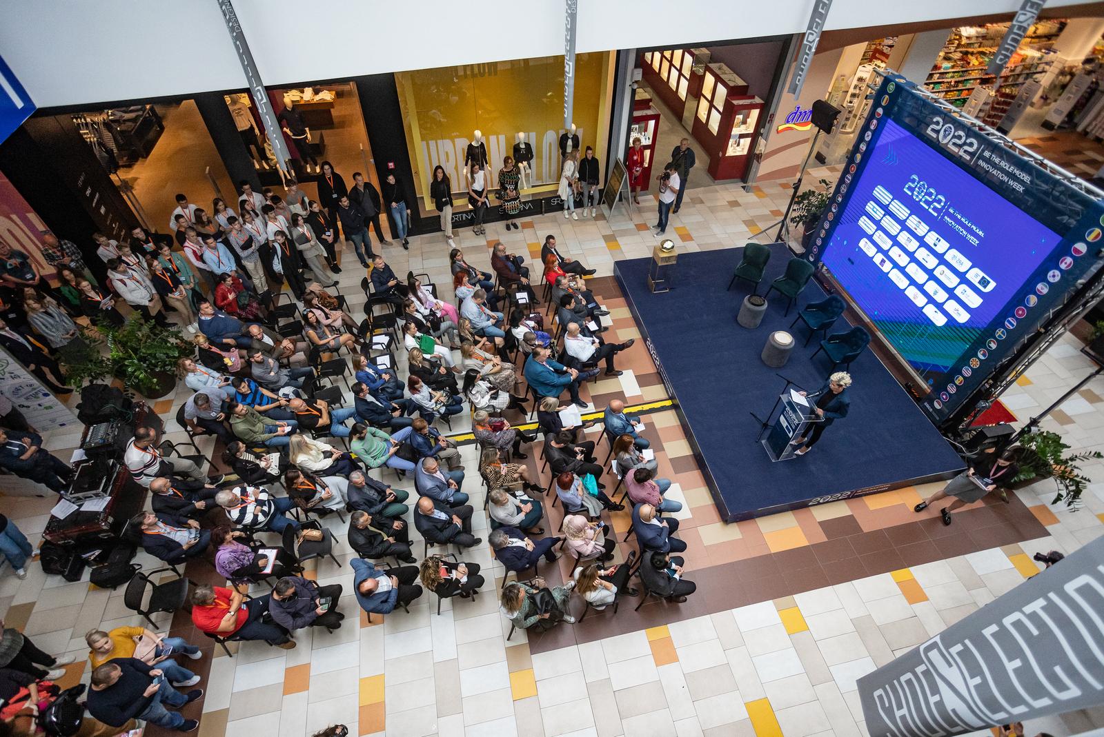Budi UZOR/INOVA u Mall Osijek