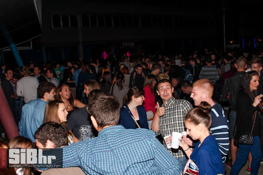 dc_party_2706_SiBhr_17 dc_party_2706_SiBhr_17