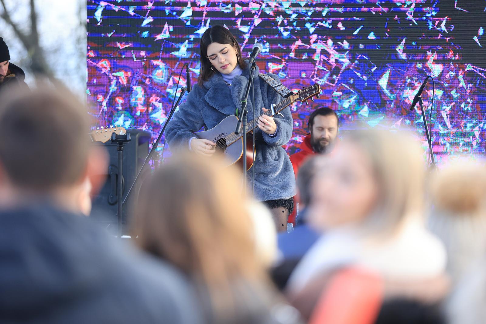 Doček Nove godine uz Miu Dimšić Doček Nove godine uz Miu Dimšić