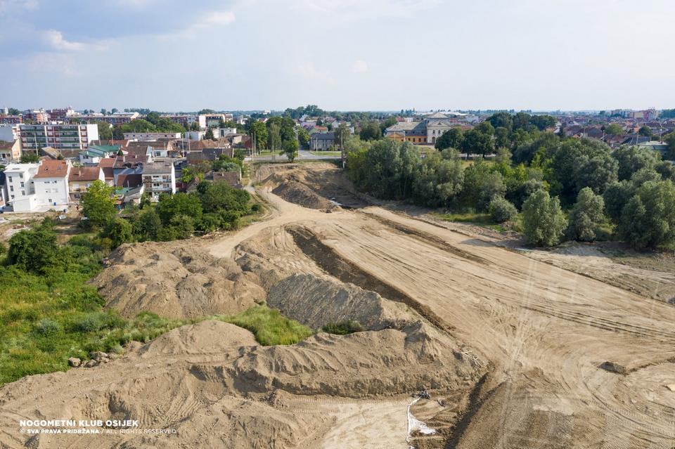 Pogled iz ptičje perspektive na gradilište novog osječkog stadiona