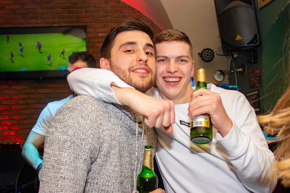 Lege i tamburice u Fort Pubu
