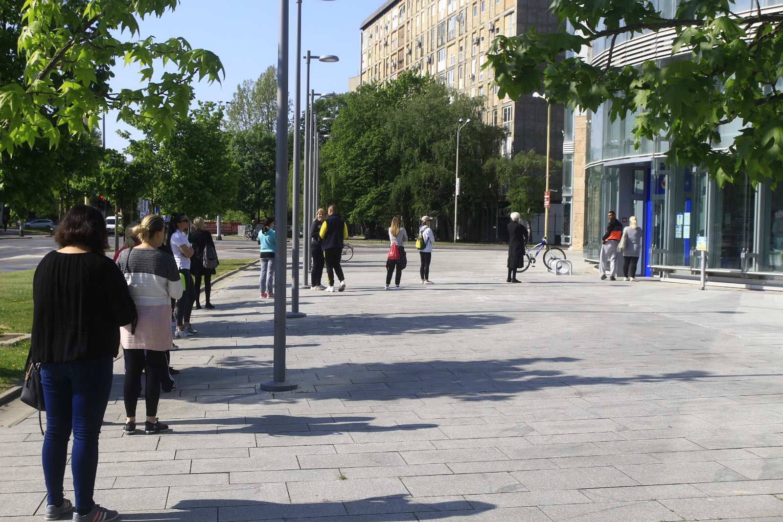 Nakon više od mjesec dana trgovine u centru grada otvorile vrata