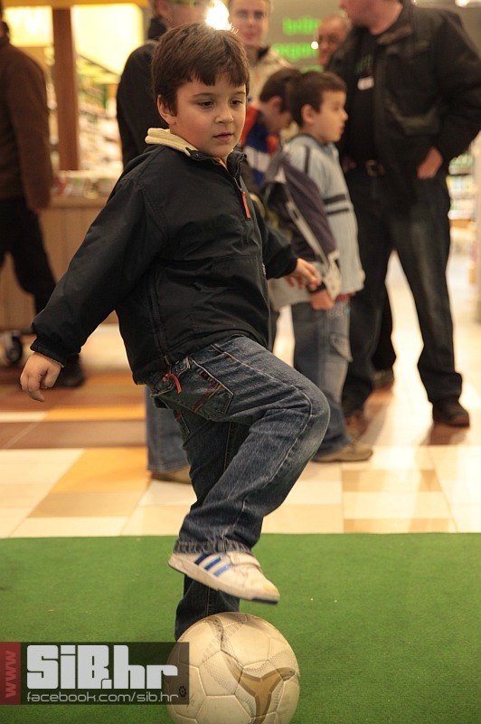 juniori_nkos_u_avenuemallu_2812 juniori_nkos_u_avenuemallu_2812