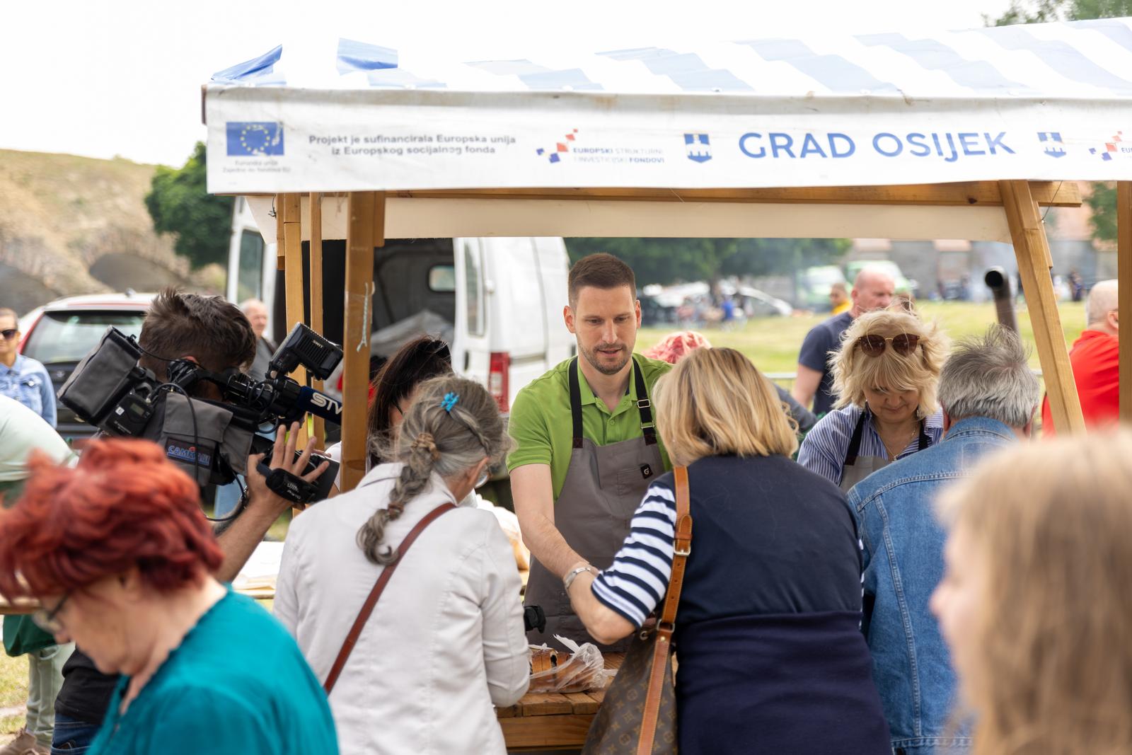 Podijeljeno 2500 porcija graha kod katakombi