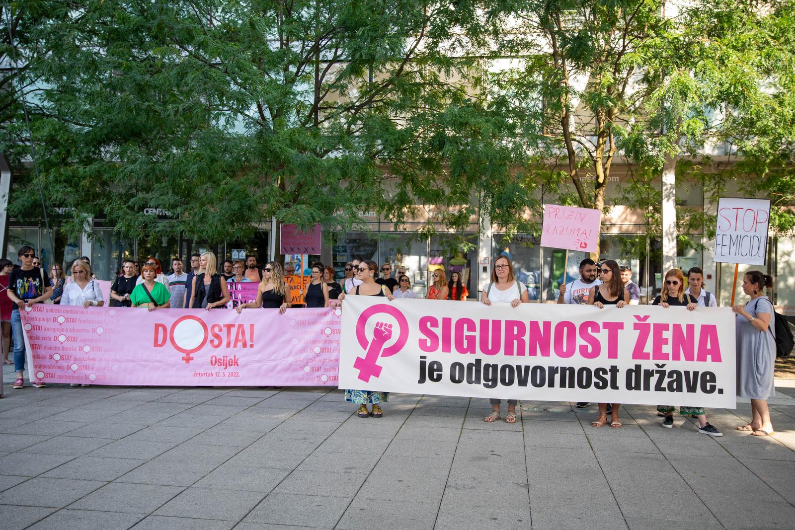 Održana javna akcija ”Sigurnost žena je odgovornost države” na Trgu slobode